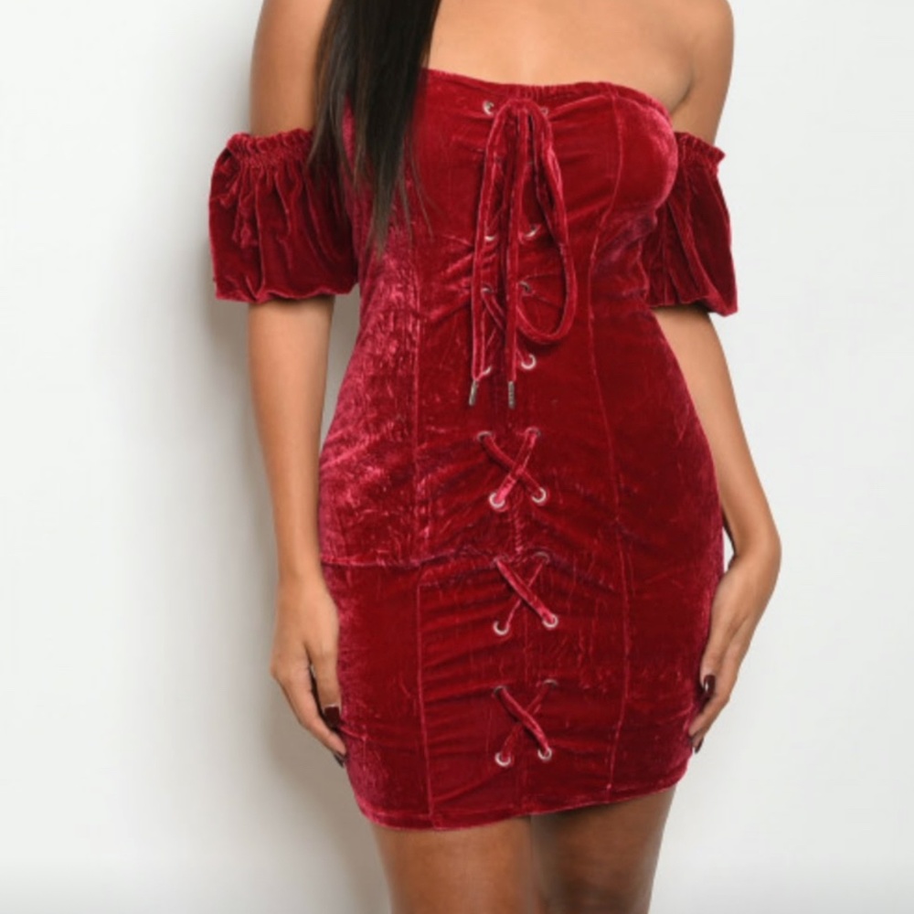 Red essue dress – Size S (NWT)